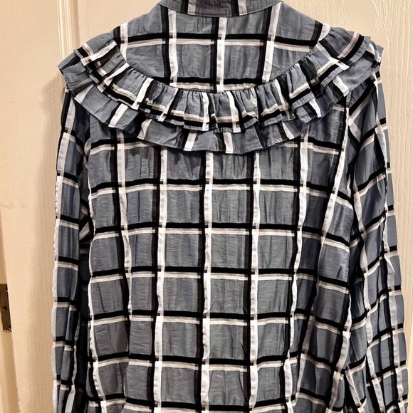 H&M Long Sleeve Ruffled Button Down Too with Shades of Blue Crinkle Material. - Picture 6 of 6